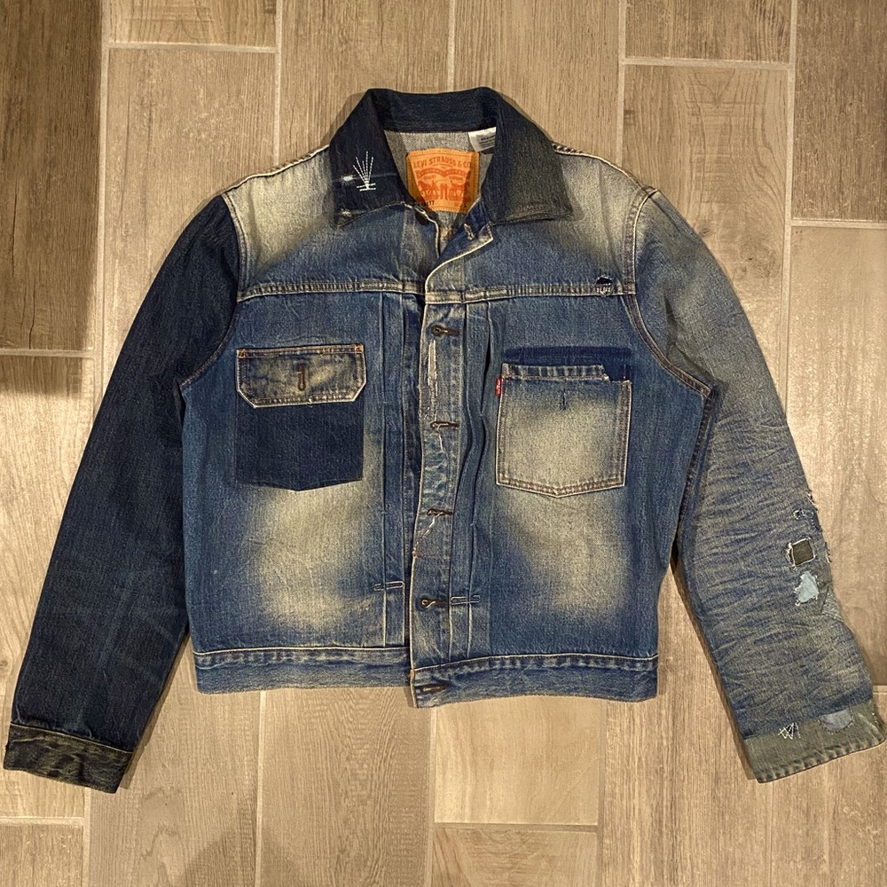 Levis denim jacket distressed colorblock size Large